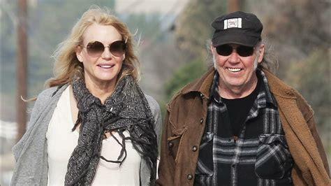 is daryl hannah pregnant|did daryl hannah have baby.